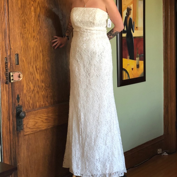 Wedding dress - Picture 4 of 8